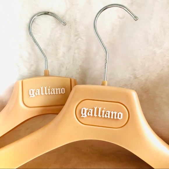 GALLIANO❤️👗❤️HANGERS x2